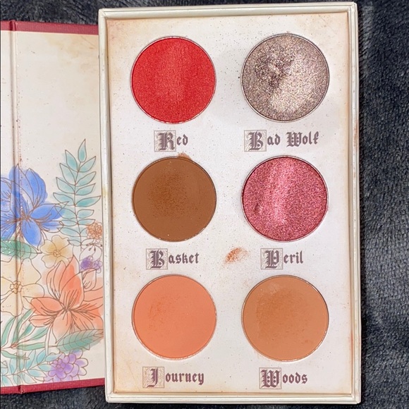 Story books cosmetics gently used ! - Picture 3 of 3